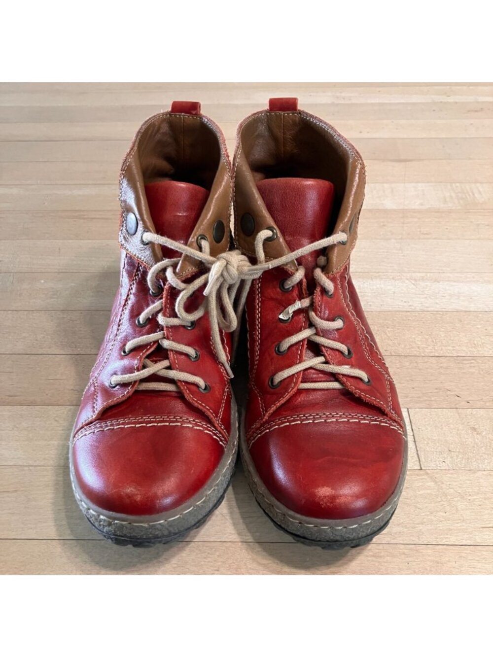 V Italia Womens Burnished Leather Poland Ankle Boots Size 36 EU 6 US Red AN EXC - Picture 3 of 13